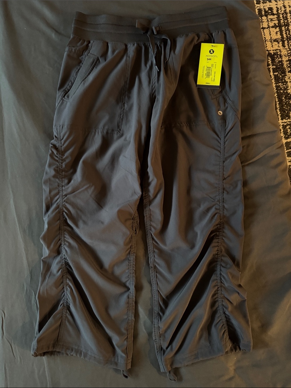 Xersion Black Ruched Capri Joggers